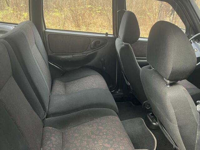 Сірий Шевроле Нива, об'ємом двигуна 1.7 л та пробігом 250 тис. км за 3500 $, фото 7 на Automoto.ua