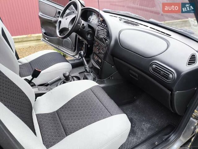 Серый Шевроле Нива, объемом двигателя 1.7 л и пробегом 153 тыс. км за 3800 $, фото 14 на Automoto.ua