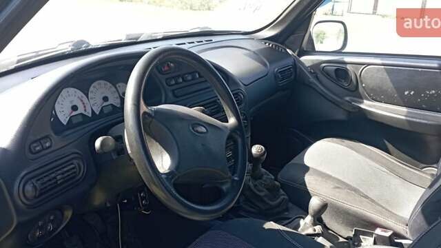 Сірий Шевроле Нива, об'ємом двигуна 1.69 л та пробігом 284 тис. км за 4700 $, фото 7 на Automoto.ua