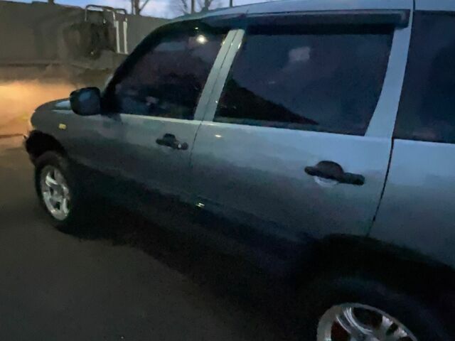 Шевроле Нива 2006 у Миколаєві на Automoto.ua Сірий Шевроле Нива, об'ємом двигуна 1.7 л та пробігом 190 тис. км за 2866 $, фото 10 на Automoto.ua
