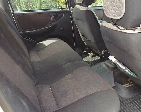 Серый Шевроле Нива, объемом двигателя 1.69 л и пробегом 85 тыс. км за 4100 $, фото 1 на Automoto.ua