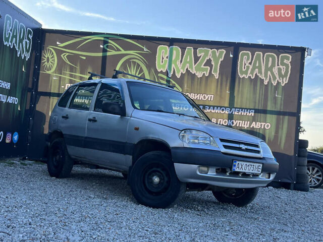 Серый Шевроле Нива, объемом двигателя 1.7 л и пробегом 232 тыс. км за 2700 $, фото 1 на Automoto.ua