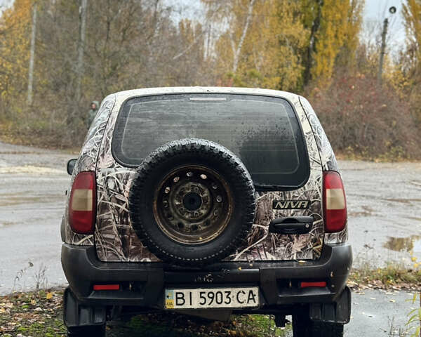 Сірий Шевроле Нива, об'ємом двигуна 1.7 л та пробігом 300 тис. км за 2999 $, фото 7 на Automoto.ua