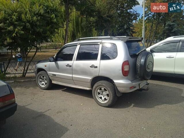 Серый Шевроле Нива, объемом двигателя 1.69 л и пробегом 220 тыс. км за 2700 $, фото 2 на Automoto.ua