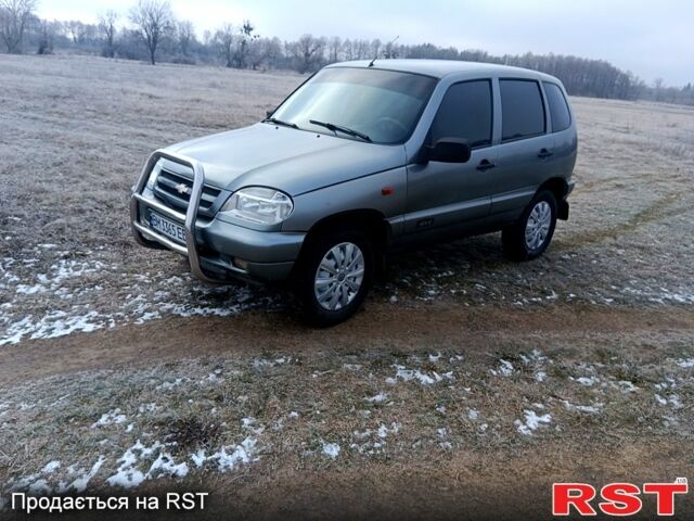 Серый Шевроле Нива, объемом двигателя 1.7 л и пробегом 220 тыс. км за 3950 $, фото 7 на Automoto.ua