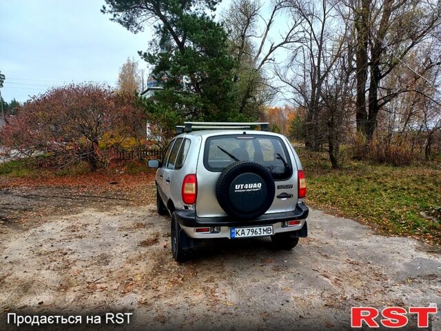 Сірий Шевроле Нива, об'ємом двигуна 1.7 л та пробігом 188 тис. км за 1950 $, фото 3 на Automoto.ua