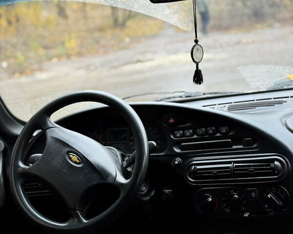 Сірий Шевроле Нива, об'ємом двигуна 1.7 л та пробігом 300 тис. км за 2999 $, фото 15 на Automoto.ua