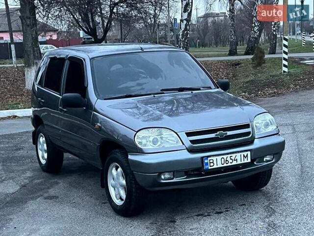 Сірий Шевроле Нива, об'ємом двигуна 1.7 л та пробігом 201 тис. км за 3999 $, фото 5 на Automoto.ua
