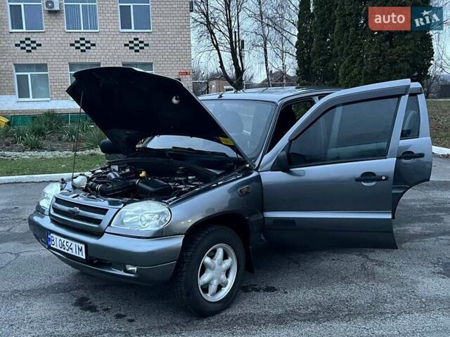Сірий Шевроле Нива, об'ємом двигуна 1.7 л та пробігом 201 тис. км за 3999 $, фото 59 на Automoto.ua