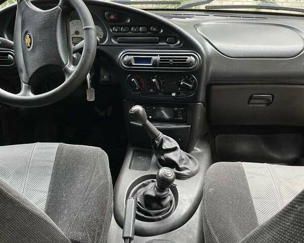 Серый Шевроле Нива, объемом двигателя 1.69 л и пробегом 280 тыс. км за 4500 $, фото 3 на Automoto.ua