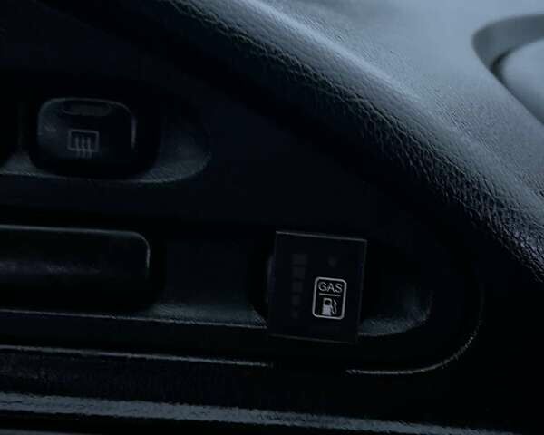 Сірий Шевроле Нива, об'ємом двигуна 1.7 л та пробігом 201 тис. км за 3999 $, фото 52 на Automoto.ua