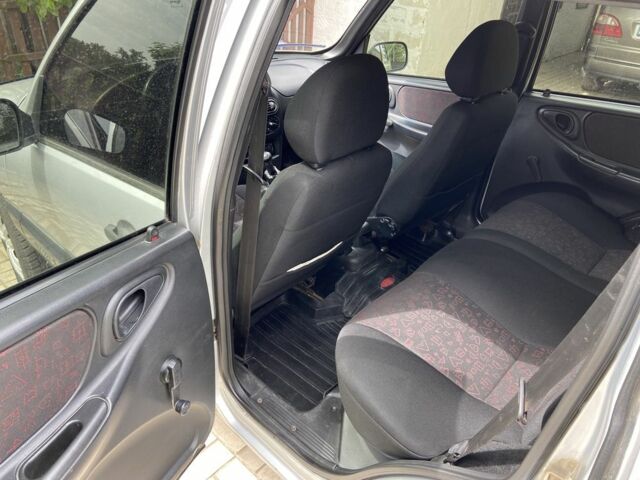 Серый Шевроле Нива, объемом двигателя 0 л и пробегом 162 тыс. км за 3800 $, фото 7 на Automoto.ua