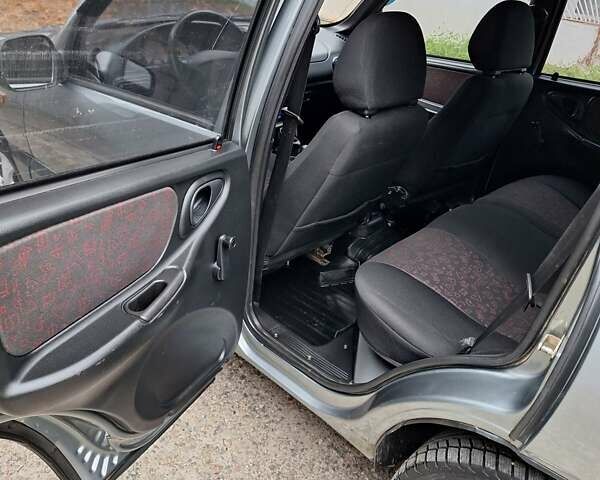 Серый Шевроле Нива, объемом двигателя 1.69 л и пробегом 93 тыс. км за 6500 $, фото 55 на Automoto.ua