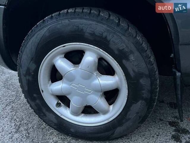 Сірий Шевроле Нива, об'ємом двигуна 1.7 л та пробігом 201 тис. км за 3999 $, фото 15 на Automoto.ua