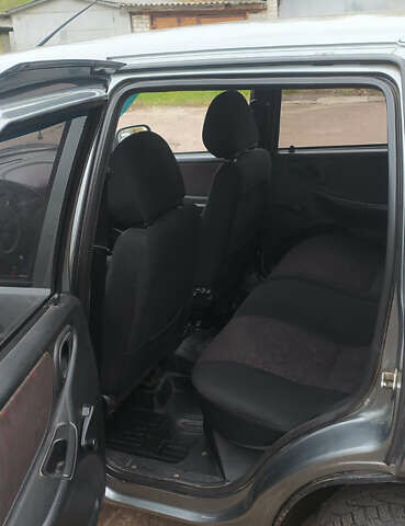 Шевроле Нива 2006 в Кролевце на Automoto.ua Серый Шевроле Нива, объемом двигателя 1.7 л и пробегом 154 тыс. км за 5200 $, фото 12 на Automoto.ua