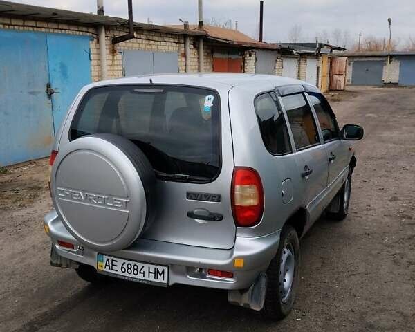 Сірий Шевроле Нива, об'ємом двигуна 1.7 л та пробігом 158 тис. км за 4200 $, фото 1 на Automoto.ua