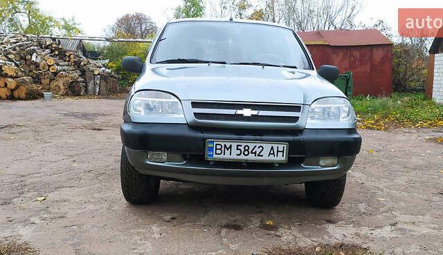 Шевроле Нива 2006 в Кролевце на Automoto.ua Серый Шевроле Нива, объемом двигателя 1.7 л и пробегом 154 тыс. км за 5200 $, фото 1 на Automoto.ua