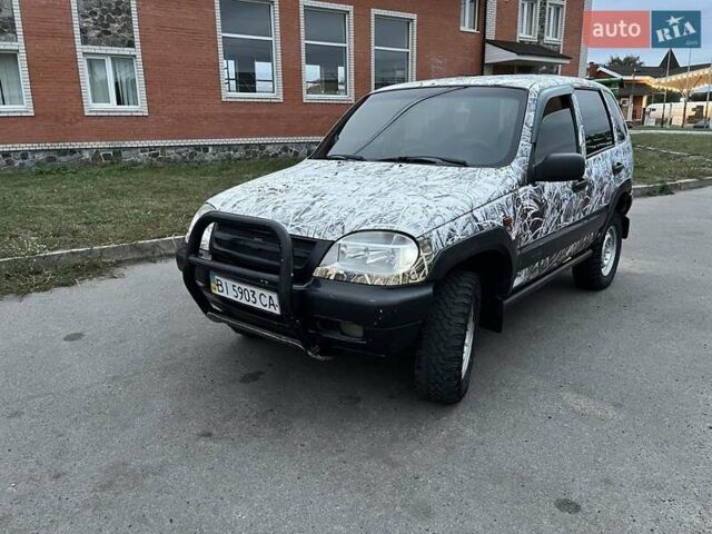 Серый Шевроле Нива, объемом двигателя 1.7 л и пробегом 300 тыс. км за 3750 $, фото 7 на Automoto.ua