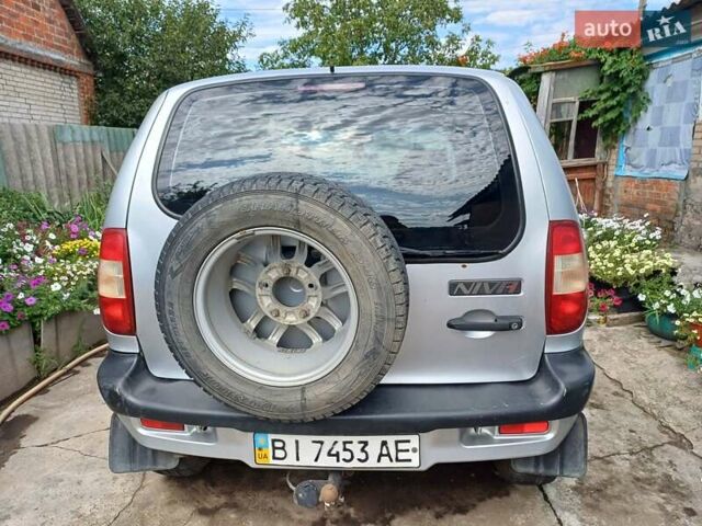 Серый Шевроле Нива, объемом двигателя 1.69 л и пробегом 85 тыс. км за 4100 $, фото 5 на Automoto.ua
