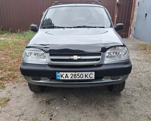 Серый Шевроле Нива, объемом двигателя 1.69 л и пробегом 93 тыс. км за 6500 $, фото 6 на Automoto.ua