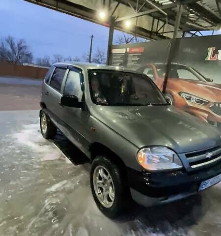 Сірий Шевроле Нива, об'ємом двигуна 1.7 л та пробігом 199 тис. км за 3000 $, фото 2 на Automoto.ua