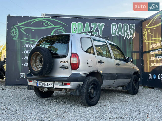 Серый Шевроле Нива, объемом двигателя 1.7 л и пробегом 232 тыс. км за 2700 $, фото 5 на Automoto.ua