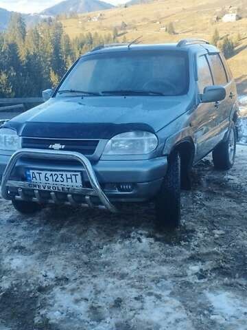 Серый Шевроле Нива, объемом двигателя 1.7 л и пробегом 230 тыс. км за 3100 $, фото 4 на Automoto.ua