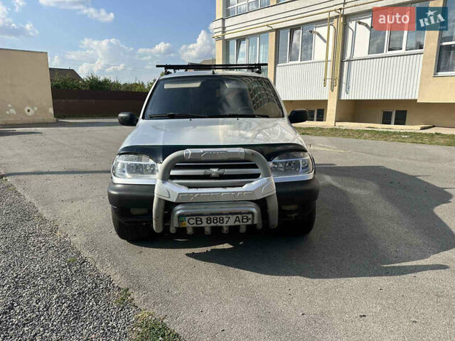 Серый Шевроле Нива, объемом двигателя 1.7 л и пробегом 100 тыс. км за 3000 $, фото 11 на Automoto.ua