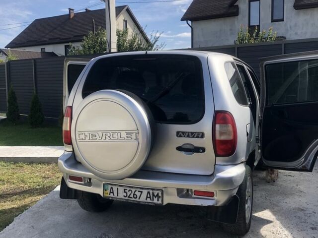 Серый Шевроле Нива, объемом двигателя 1.7 л и пробегом 3 тыс. км за 2500 $, фото 7 на Automoto.ua