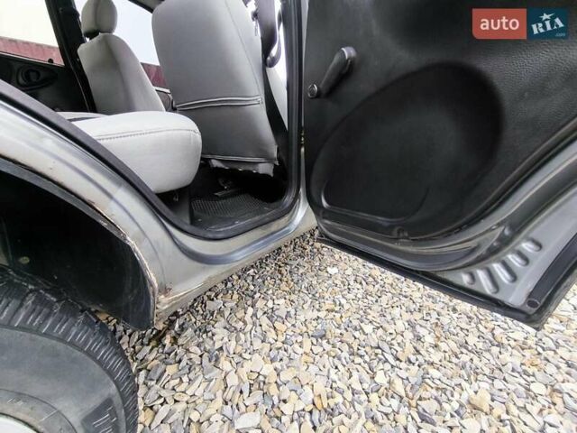 Серый Шевроле Нива, объемом двигателя 1.7 л и пробегом 153 тыс. км за 3800 $, фото 21 на Automoto.ua