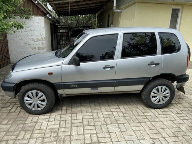 Серый Шевроле Нива, объемом двигателя 0 л и пробегом 162 тыс. км за 3800 $, фото 4 на Automoto.ua