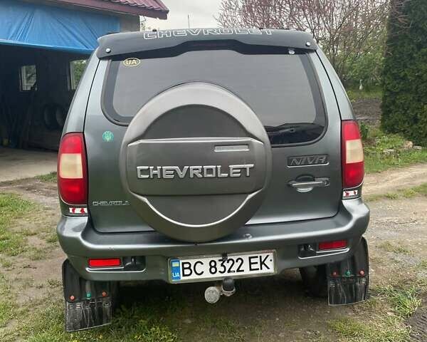 Серый Шевроле Нива, объемом двигателя 1.7 л и пробегом 208 тыс. км за 4150 $, фото 2 на Automoto.ua