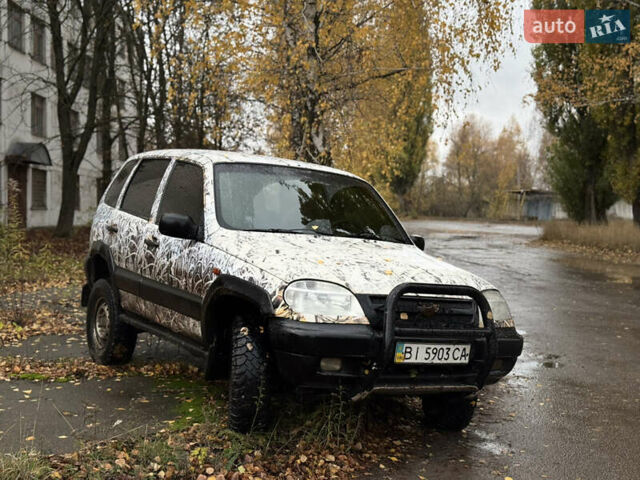 Сірий Шевроле Нива, об'ємом двигуна 1.7 л та пробігом 300 тис. км за 2999 $, фото 2 на Automoto.ua