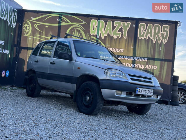 Серый Шевроле Нива, объемом двигателя 1.7 л и пробегом 232 тыс. км за 2700 $, фото 4 на Automoto.ua