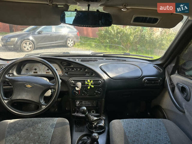 Серый Шевроле Нива, объемом двигателя 1.7 л и пробегом 100 тыс. км за 3000 $, фото 8 на Automoto.ua