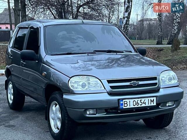 Сірий Шевроле Нива, об'ємом двигуна 1.7 л та пробігом 201 тис. км за 3999 $, фото 1 на Automoto.ua