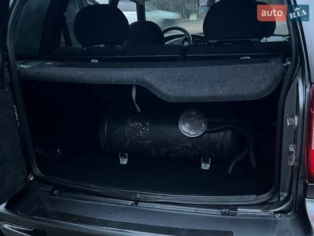 Сірий Шевроле Нива, об'ємом двигуна 1.7 л та пробігом 201 тис. км за 3999 $, фото 37 на Automoto.ua