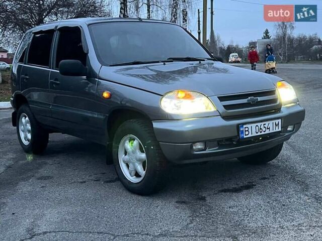 Сірий Шевроле Нива, об'ємом двигуна 1.7 л та пробігом 201 тис. км за 3999 $, фото 63 на Automoto.ua