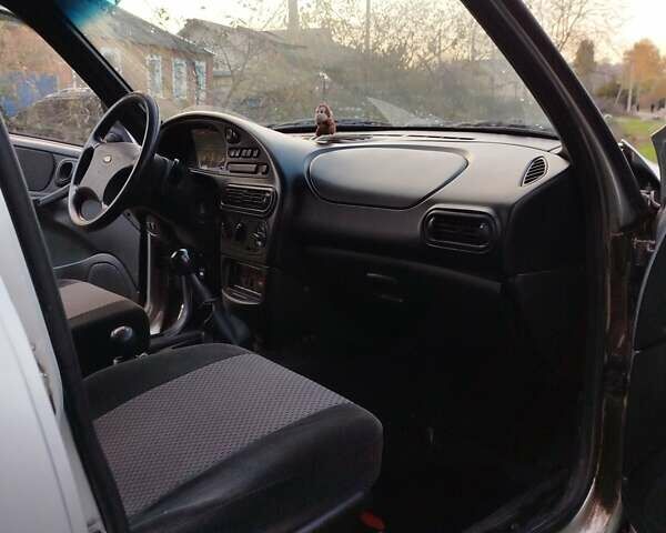 Сірий Шевроле Нива, об'ємом двигуна 1.7 л та пробігом 130 тис. км за 5500 $, фото 12 на Automoto.ua