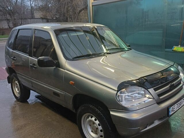 Сірий Шевроле Нива, об'ємом двигуна 1.7 л та пробігом 213 тис. км за 3500 $, фото 5 на Automoto.ua