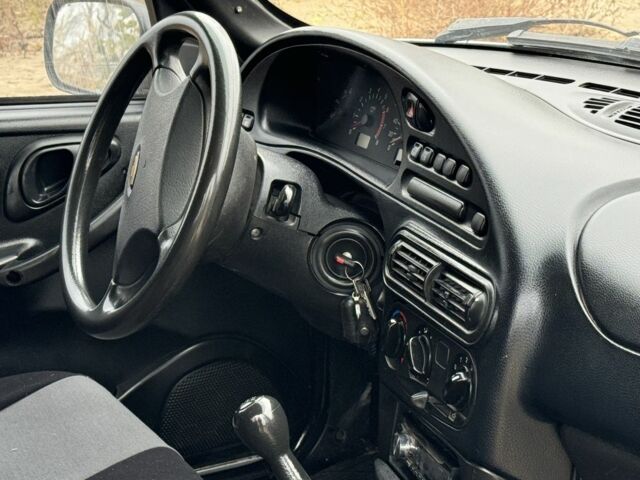 Серый Шевроле Нива, объемом двигателя 1.7 л и пробегом 160 тыс. км за 4300 $, фото 1 на Automoto.ua