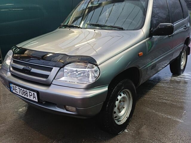 Сірий Шевроле Нива, об'ємом двигуна 1.7 л та пробігом 213 тис. км за 3500 $, фото 1 на Automoto.ua