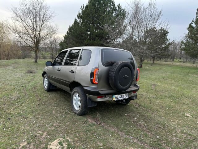 Сірий Шевроле Нива, об'ємом двигуна 0 л та пробігом 100 тис. км за 4200 $, фото 2 на Automoto.ua