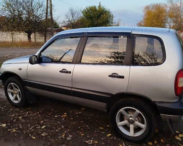 Сірий Шевроле Нива, об'ємом двигуна 1.7 л та пробігом 130 тис. км за 5500 $, фото 7 на Automoto.ua