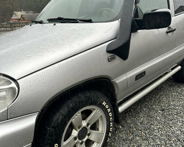 Серый Шевроле Нива, объемом двигателя 1.69 л и пробегом 277 тыс. км за 5200 $, фото 2 на Automoto.ua