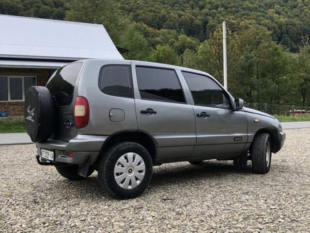 Серый Шевроле Нива, объемом двигателя 1.7 л и пробегом 250 тыс. км за 3799 $, фото 3 на Automoto.ua