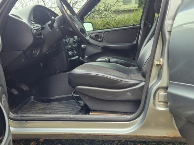 Серый Шевроле Нива, объемом двигателя 1.7 л и пробегом 97 тыс. км за 4400 $, фото 11 на Automoto.ua