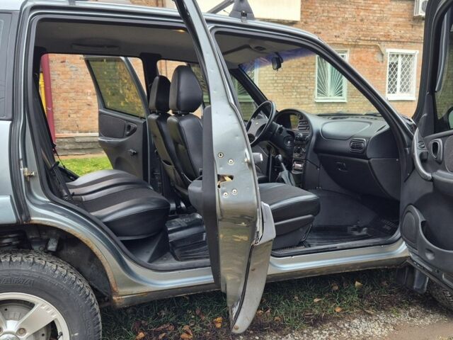 Серый Шевроле Нива, объемом двигателя 1.7 л и пробегом 97 тыс. км за 4400 $, фото 17 на Automoto.ua