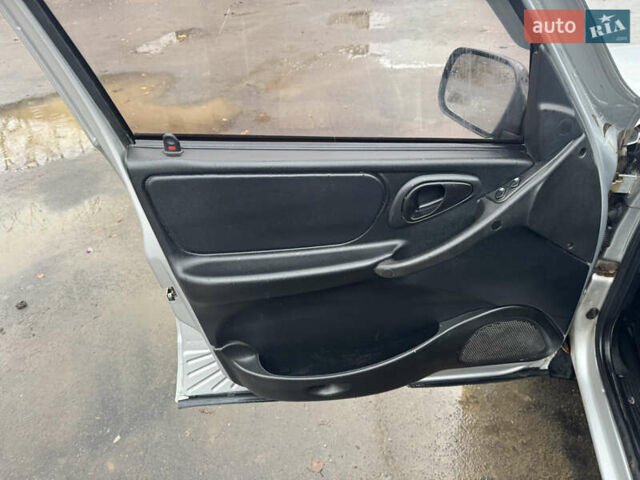 Сірий Шевроле Нива, об'ємом двигуна 1.69 л та пробігом 200 тис. км за 3200 $, фото 12 на Automoto.ua