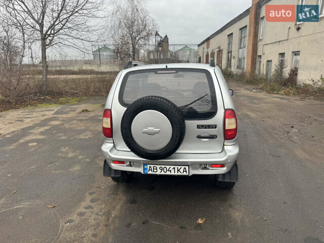 Сірий Шевроле Нива, об'ємом двигуна 1.69 л та пробігом 200 тис. км за 3200 $, фото 4 на Automoto.ua